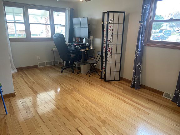 3rd image of 146 Thorndale Ave