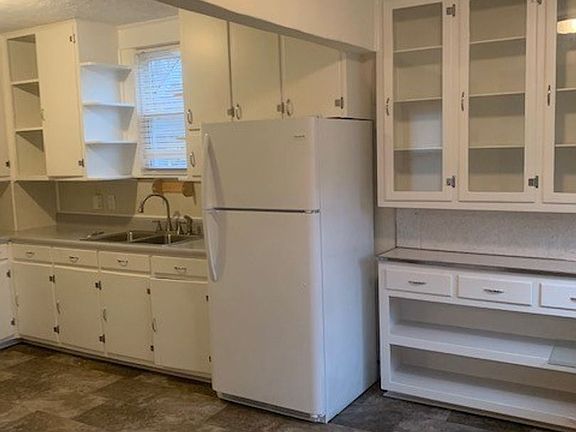 3rd image of 1341 Rose Ave SE