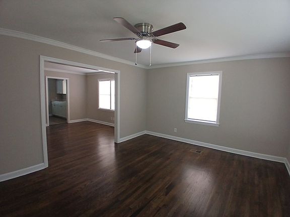 4th image of 2719 Barron Ave