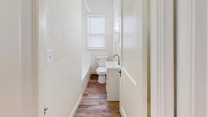 514 E E Ave — Photo 3