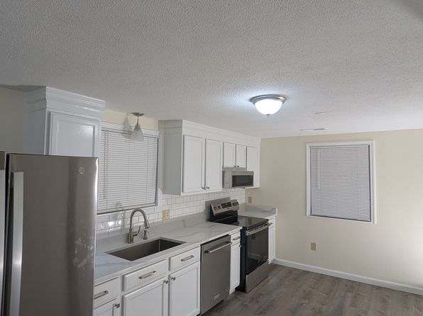 414 Elmwood Dr, Hudson, NH 03051