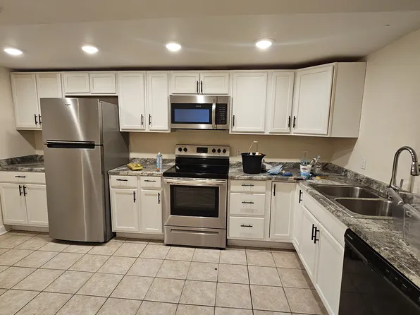 817 W 39th St #Basement, Kansas City, MO 64111