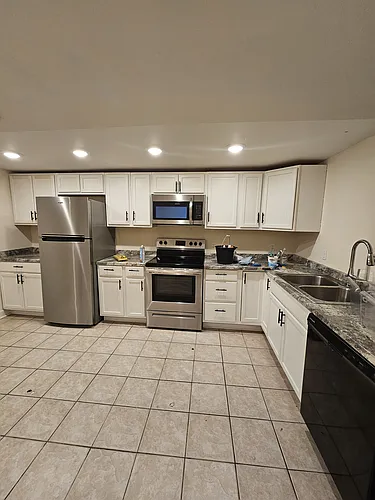 817 W 39th St #BASEMENT Photo 1