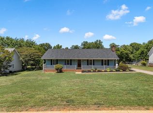 138 Parris Ridge Dr, Boiling Springs, SC 29316