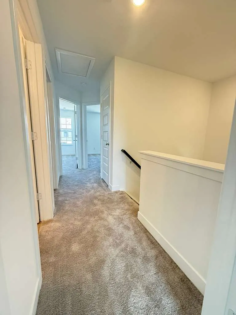 3 bed, 2346 sqft, $2,795 — Photo 4