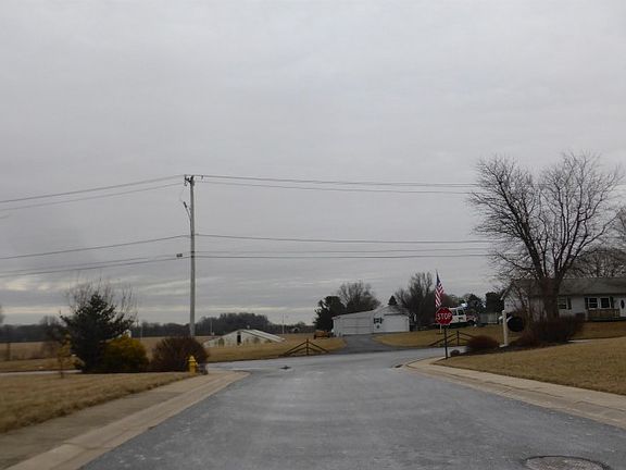 4th image of 100 Schoolview Ln