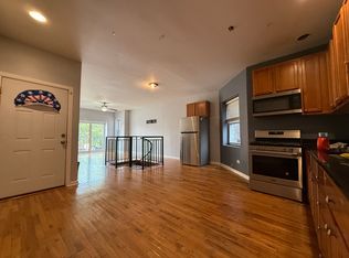 4057 W Hirsch St #1E, Chicago, IL 60651