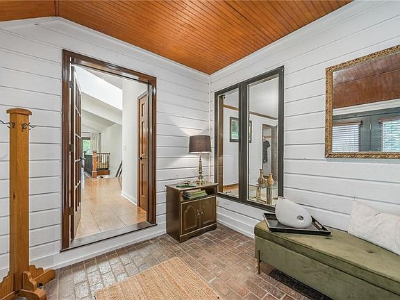 5th image of 206 Lakeside Dr