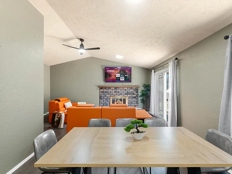 625 Robert Ave — Photo 10