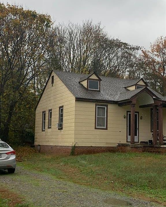 2nd image of 408 Lakeside Blvd