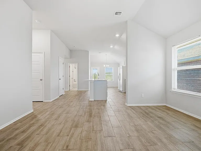 19912 Taggert Dr — Photo 3
