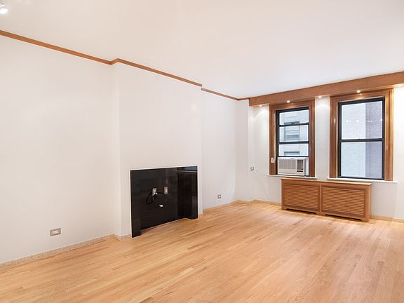 2nd image of 150 W 58th St APT 3B