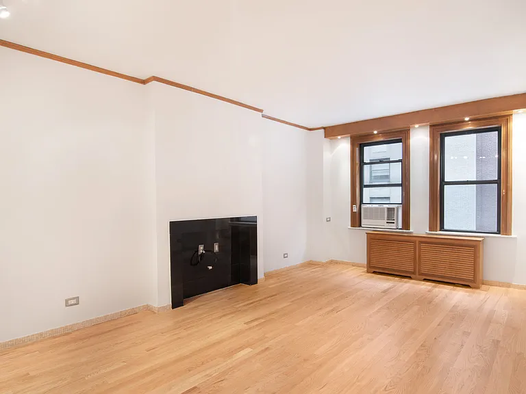 150 W 58th St #3B — Photo 2