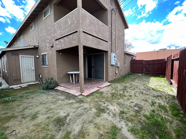 330 N 4th St #2 — Photo 10