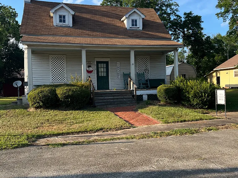 816 W Main St — Photo 1