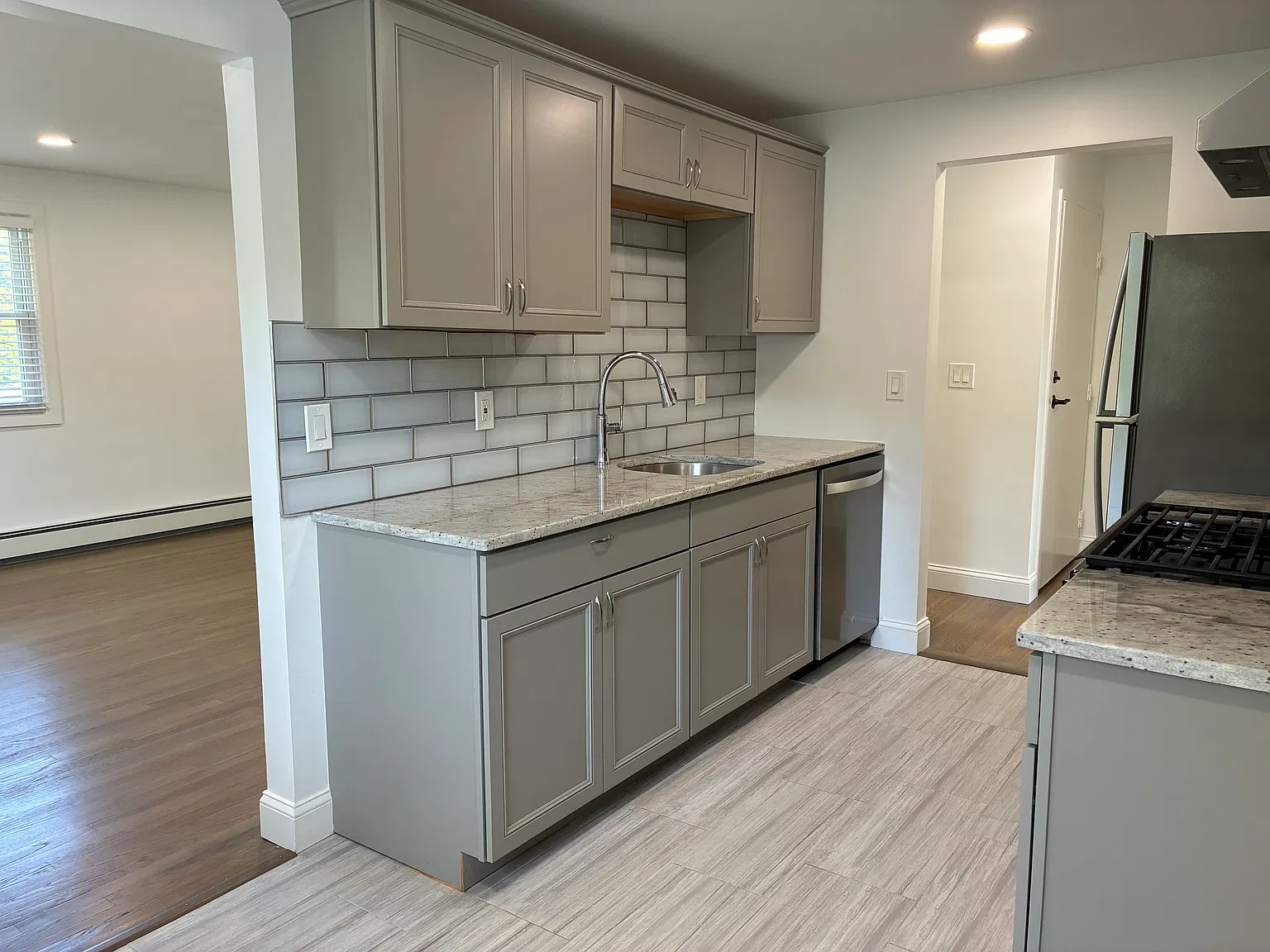 1 bed, 700 sqft, $2,200 — Photo 3