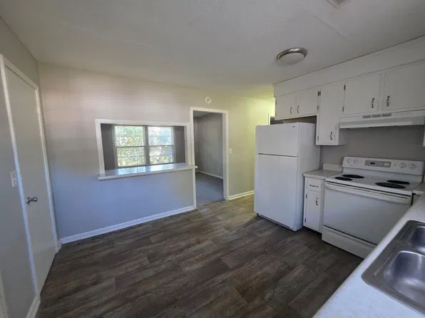 400 Locust Street, 400 Locust St APT B, Clarksville, TN 37042