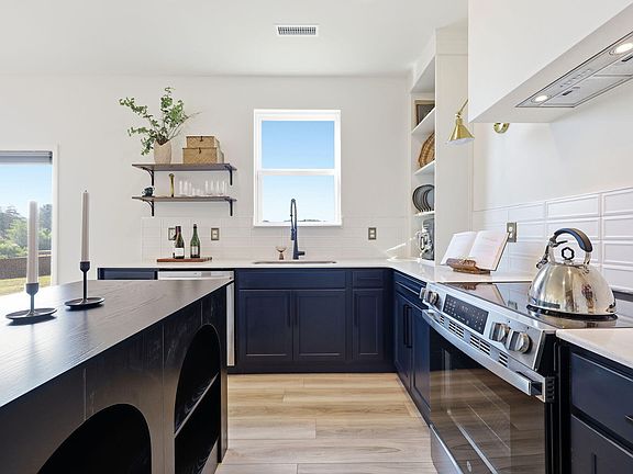 4th image of 7608 Redwood Ridge Way