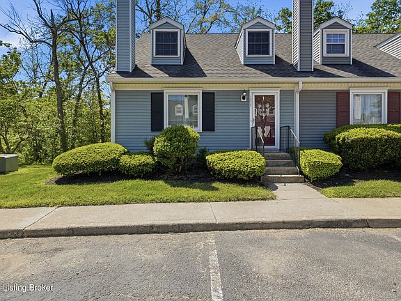 2nd image of 10767 Colonial Woods Ct