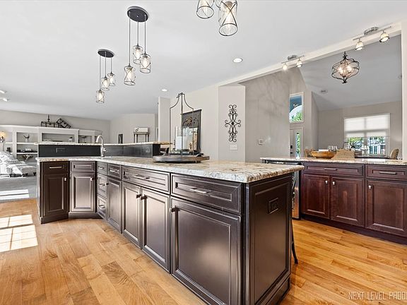 4th image of 490 Fox Trail Dr