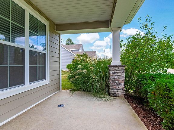 4th image of 4909 Forsythia Falls Loop