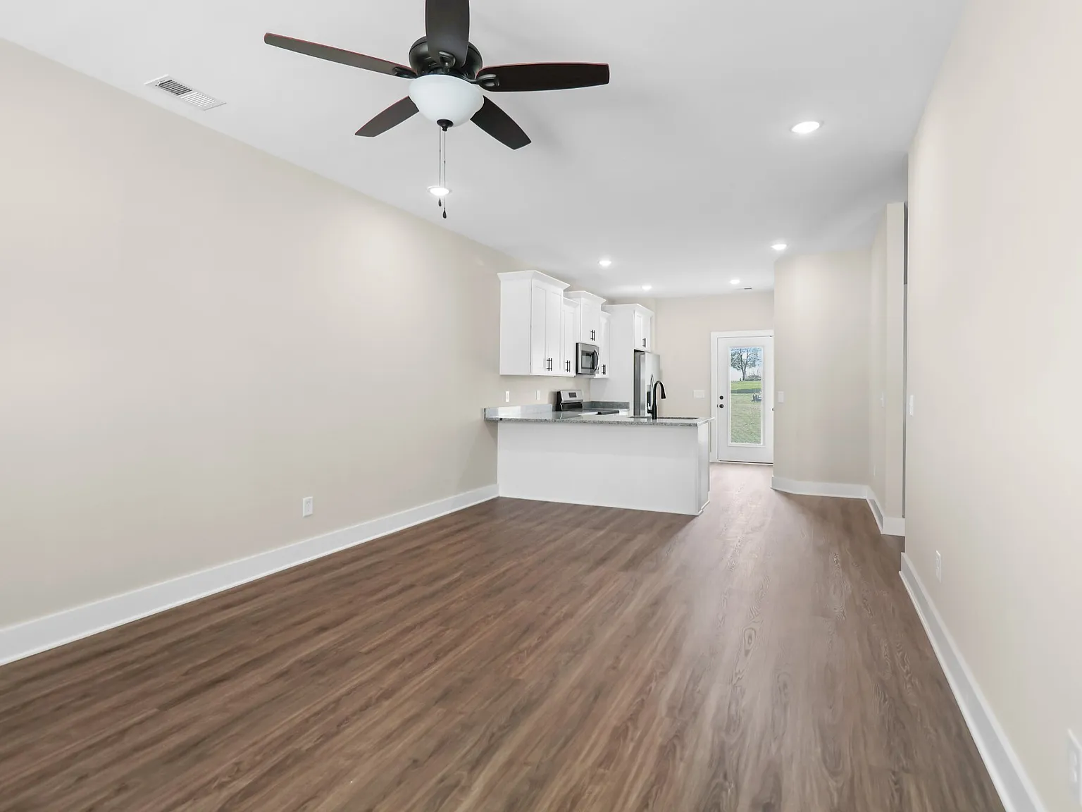 1011 Oak St — Photo 3
