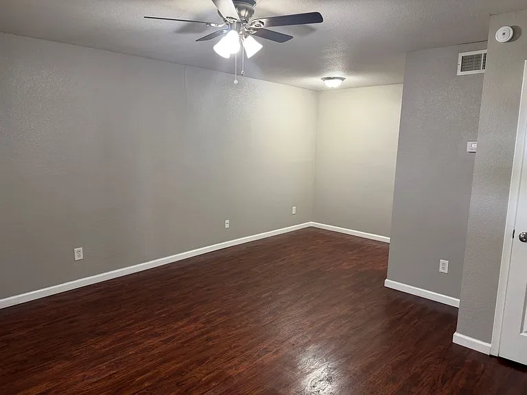 357 NW Newton Dr #11 — Photo 2