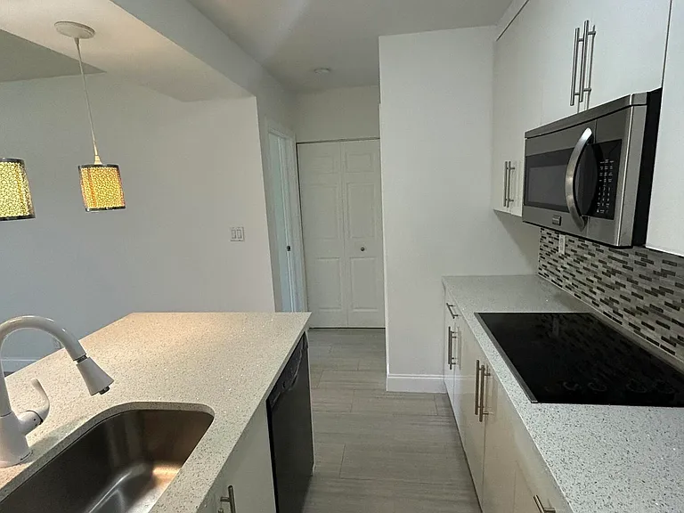 914 NE 15th Ave #2 — Photo 7