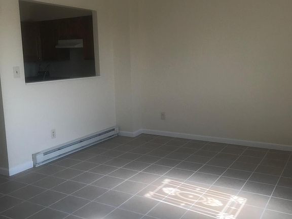 5th image of 999 Forest Ave APT 4A