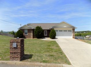 642 Privet Dr, Dandridge, TN 37725