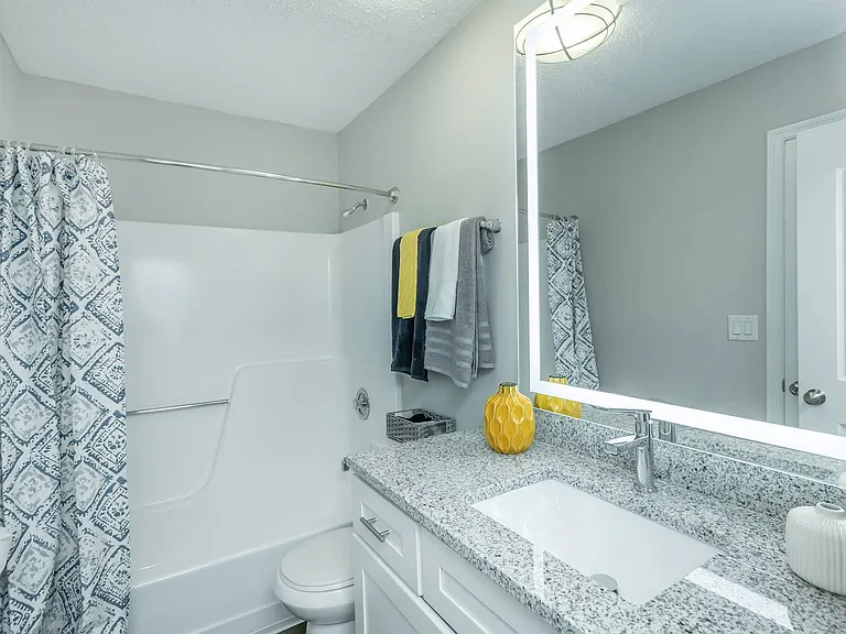 Brighton Valley Apts — Photo 35