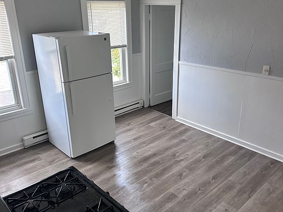 4th image of 139 Cambridge St #3