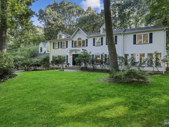 72 Cedar Dr, Allendale, NJ 07401