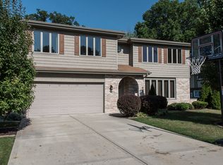 10105 S 86th Ct, Palos Hills, IL 60465