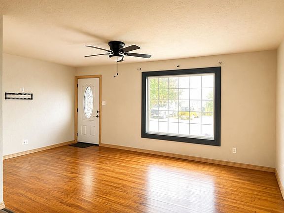 3rd image of 213 W Tenneppe