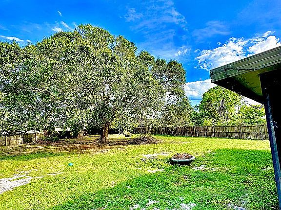 5th image of 2061 SW Grape Ct
