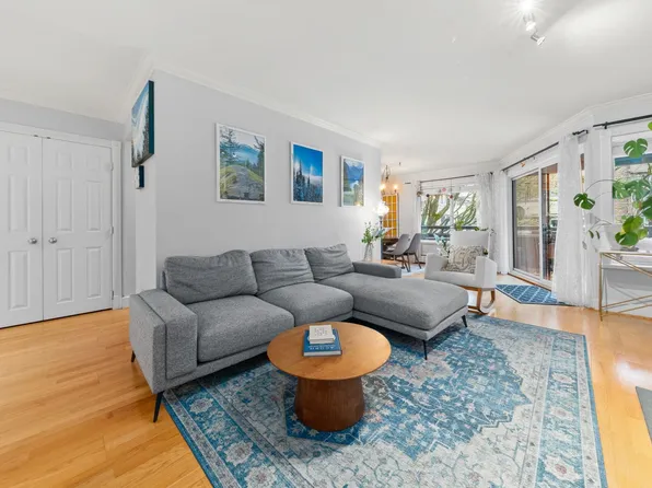 1720 W 12th Ave #209, Vancouver, BC V6J 2E6