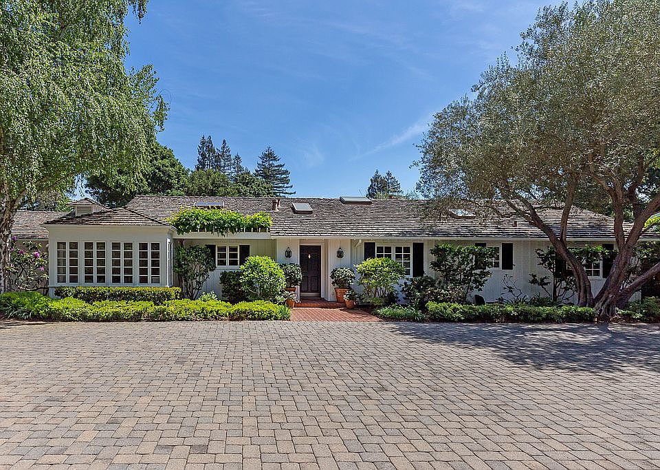 1st image of 46 Lilac Dr