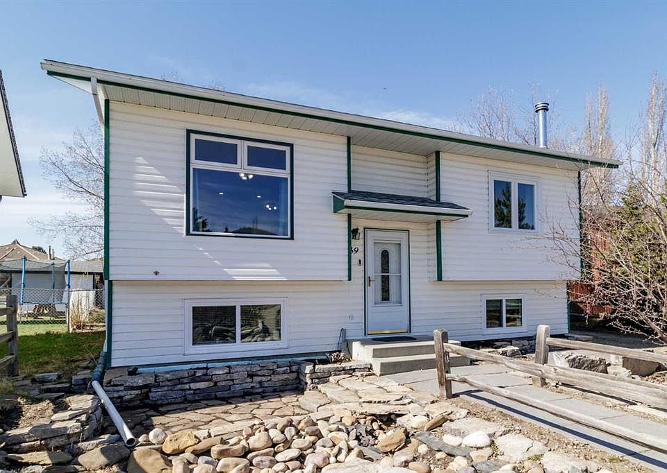 1st image of 39 E Cedar Cres