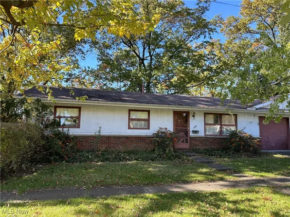 1887 Homewood Dr, Lorain, OH 44055