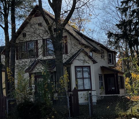 1253 3rd St, Muskegon, MI 49441