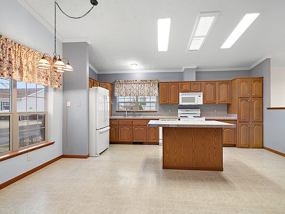 5th image of 848 Aspen Dr