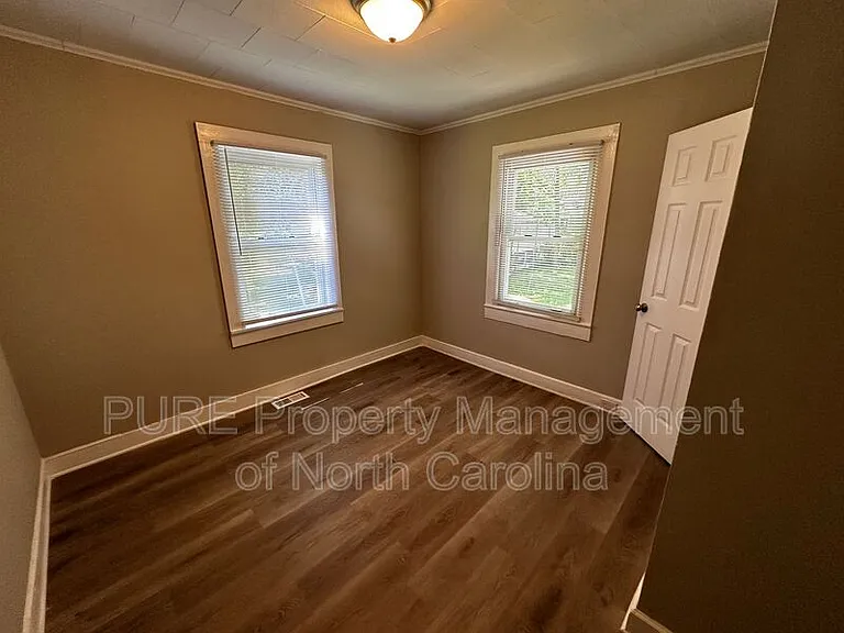 603 Robbins St — Photo 21