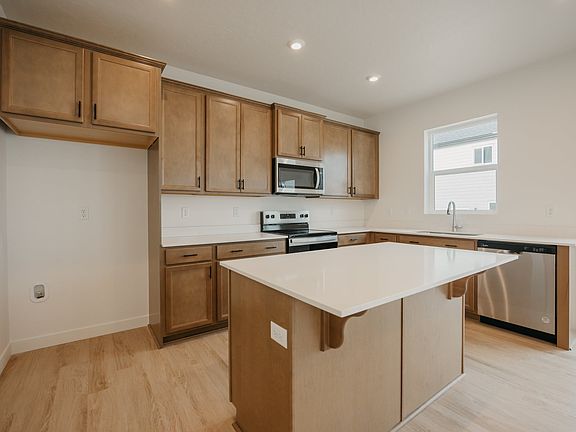 4th image of 3651 N Oak Blvd #337