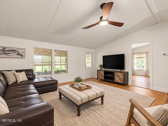 3rd image of 6308 GRANDVIEW Court