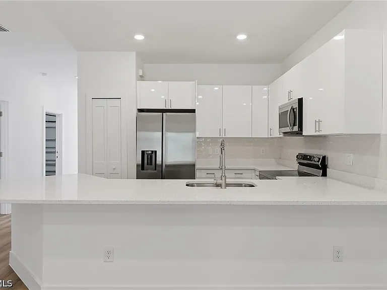 4708 27th St SW — Photo 8