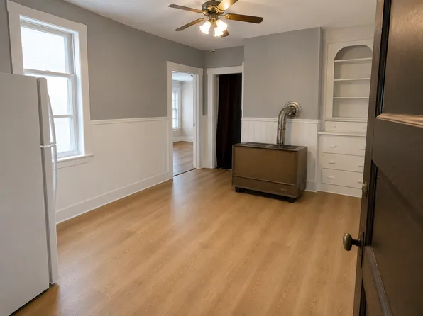 18 Bliss St APT 1, South Dartmouth, MA 02748