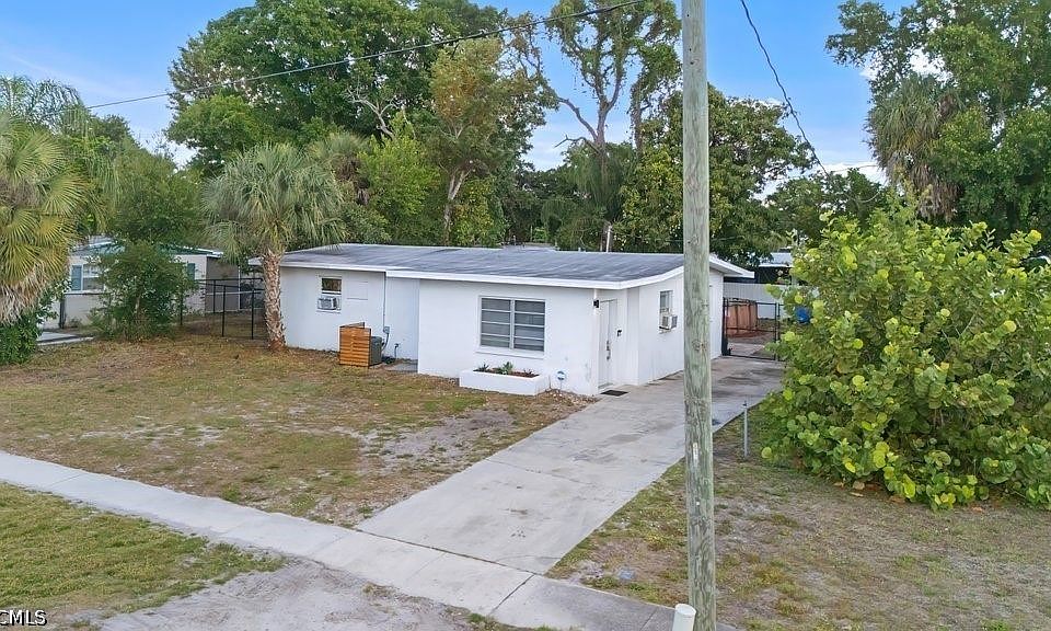 1st image of 912 Hibiscus Ln