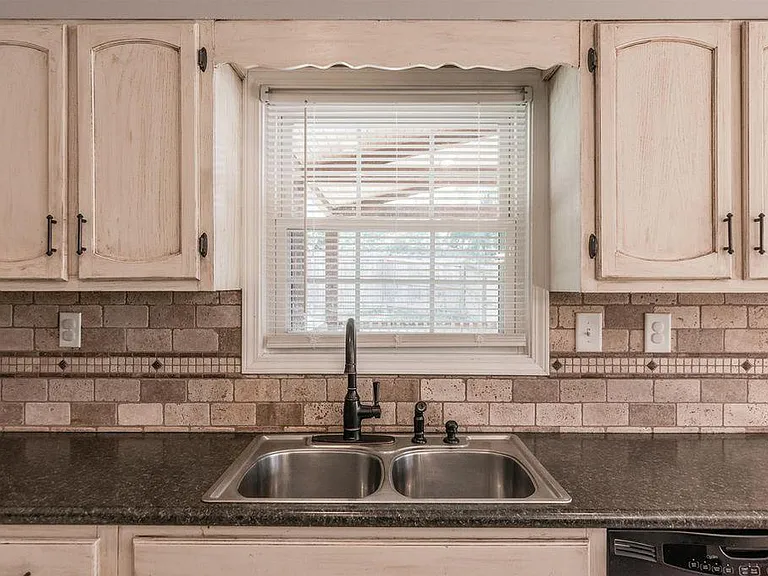 941 Belvedere Dr — Photo 25