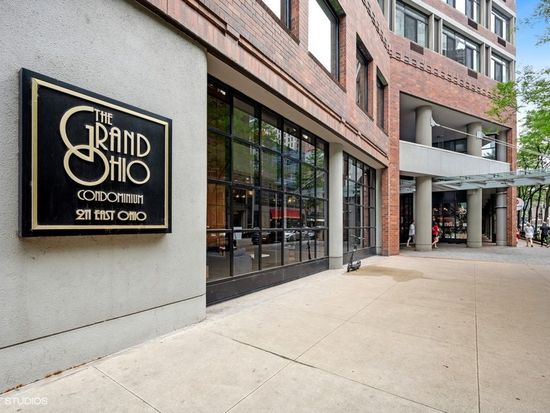 211 E Ohio St APT 2420, Chicago, IL 60611